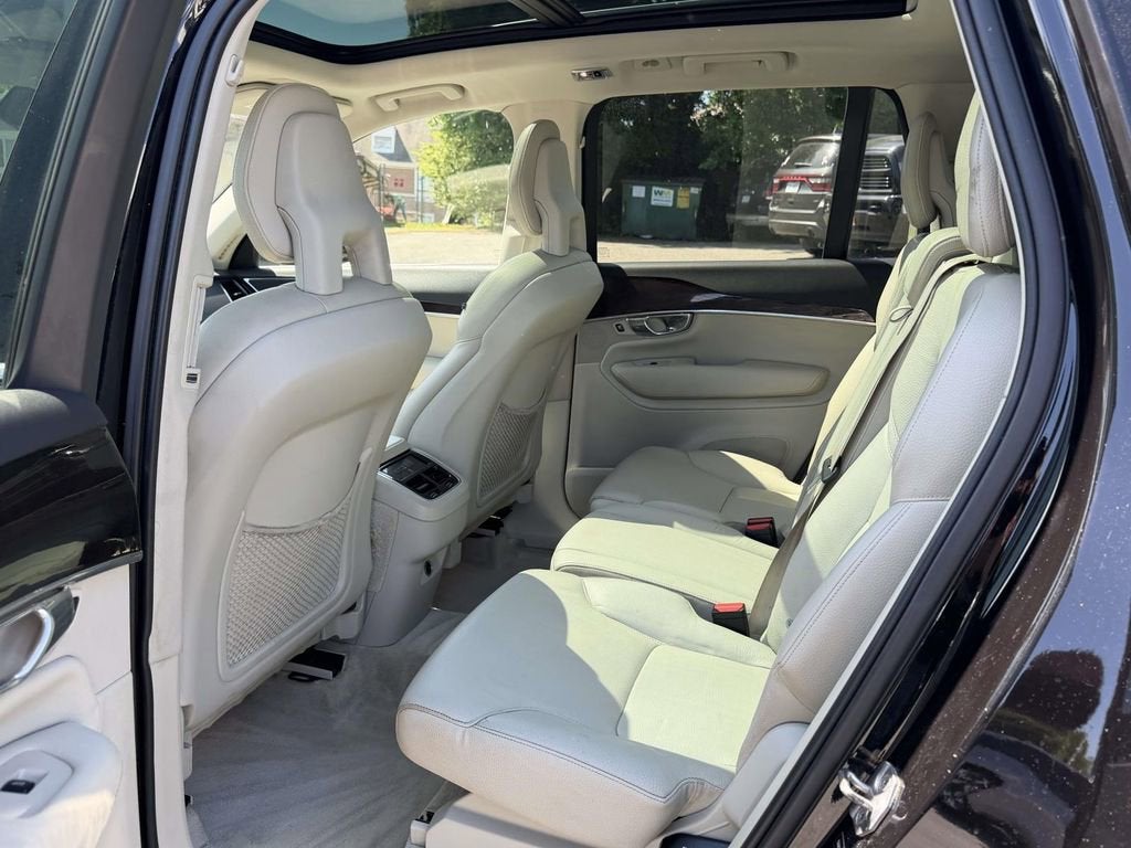 2016 Volvo XC90 T6 Momentum