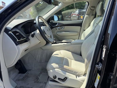2016 Volvo XC90 T6 Momentum