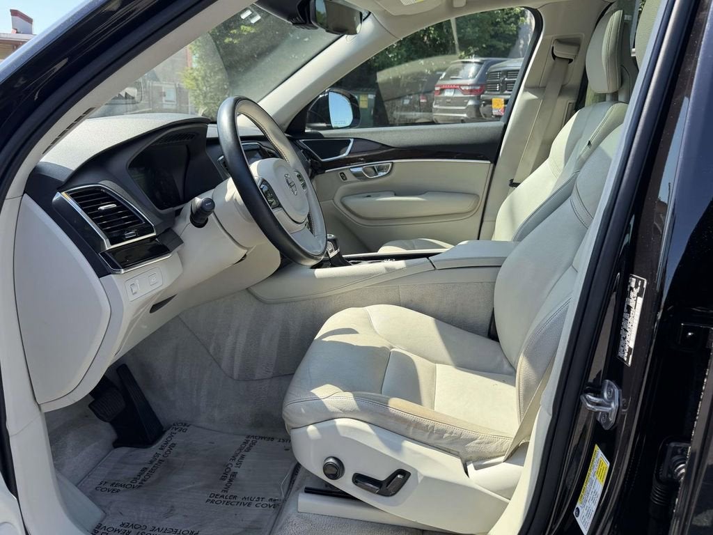 2016 Volvo XC90 T6 Momentum
