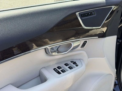 2016 Volvo XC90 T6 Momentum