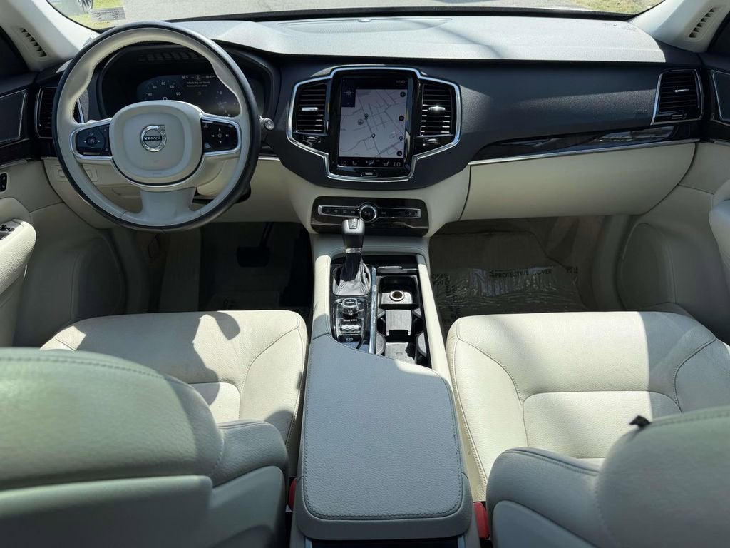 2016 Volvo XC90 T6 Momentum