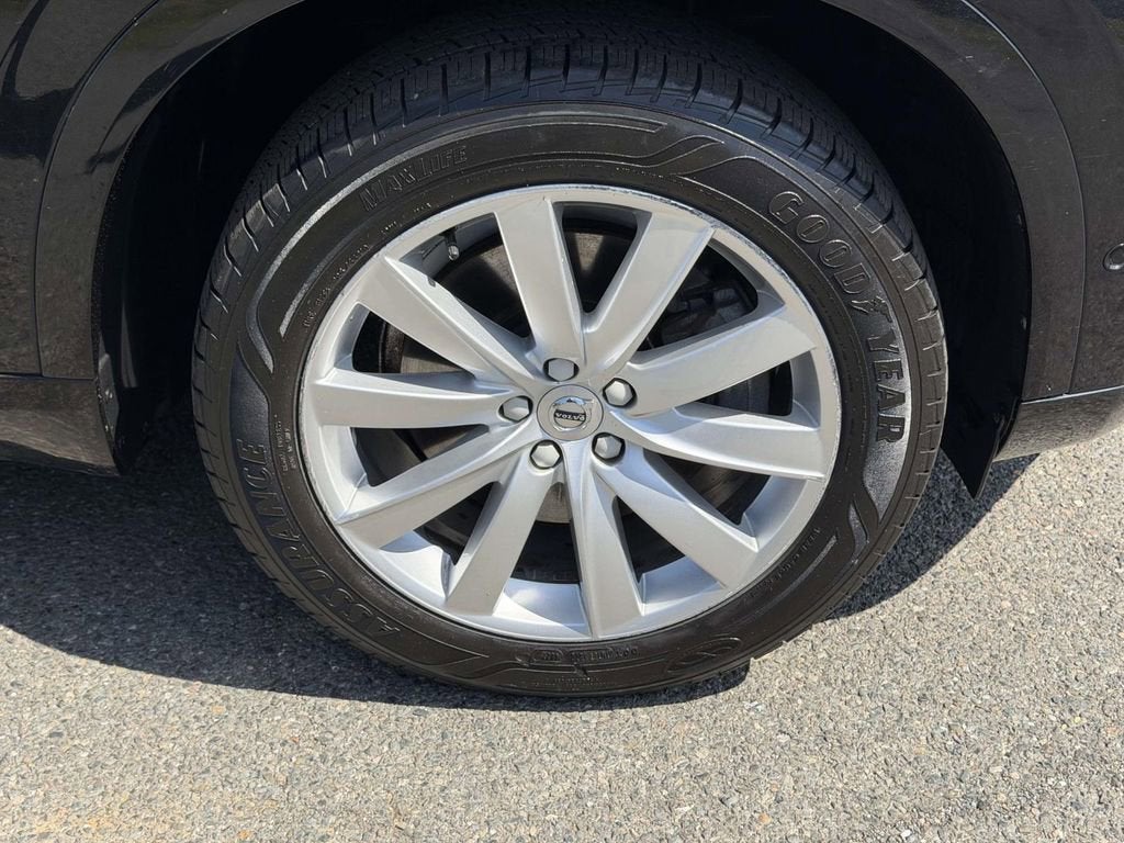 2016 Volvo XC90 T6 Momentum