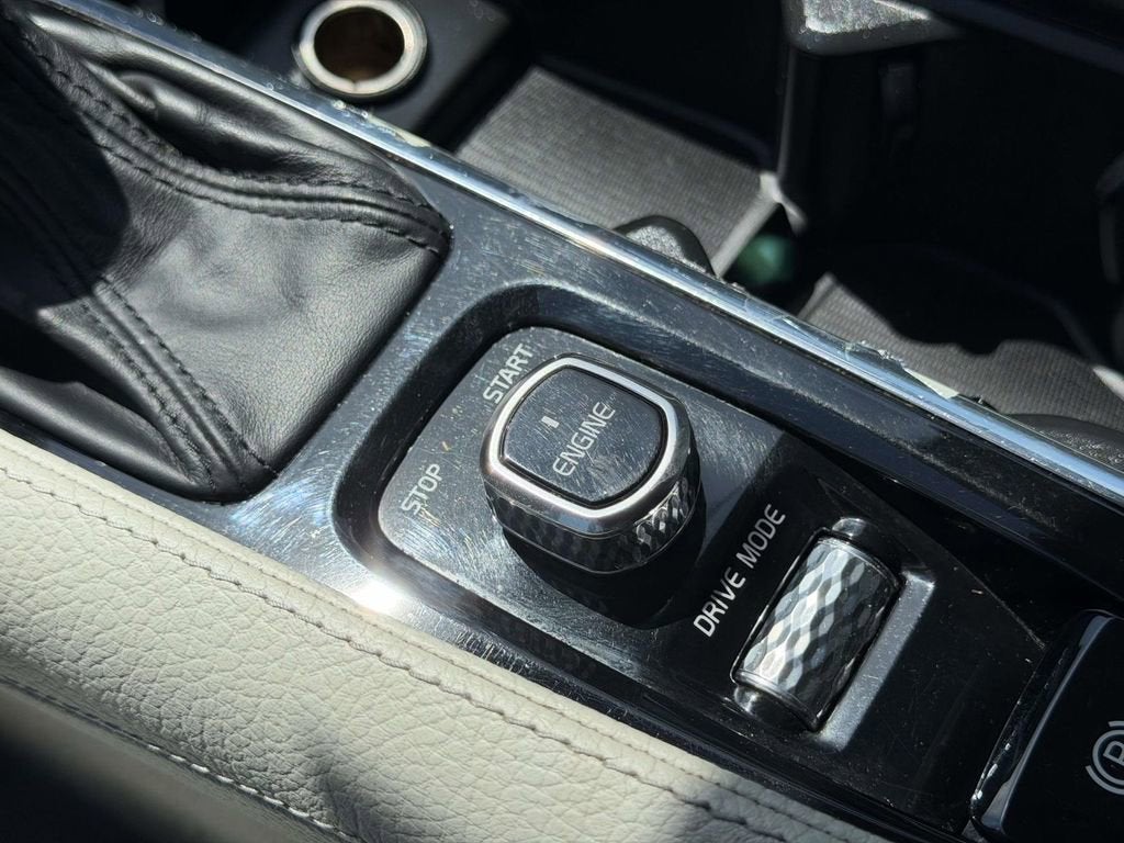 2016 Volvo XC90 T6 Momentum
