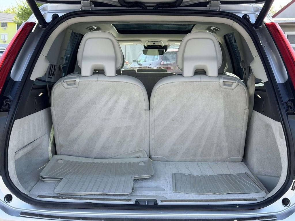 2016 Volvo XC90 T6 Momentum