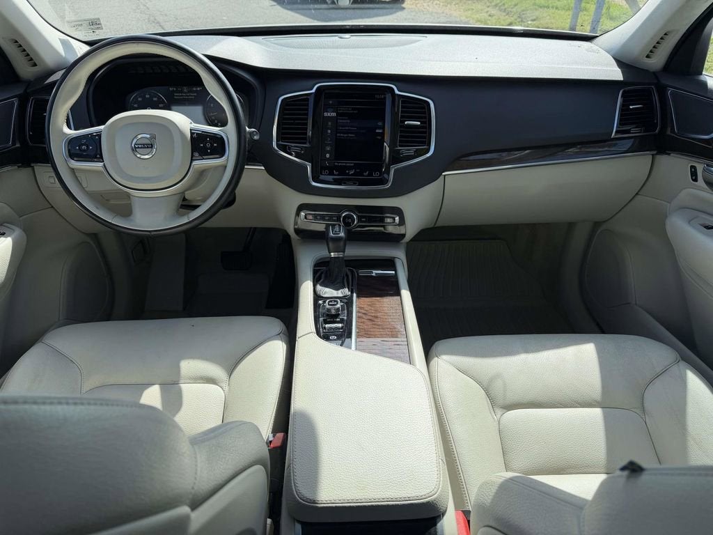 2016 Volvo XC90 T6 Momentum