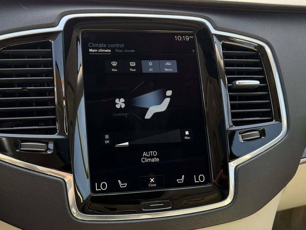 2016 Volvo XC90 T6 Momentum