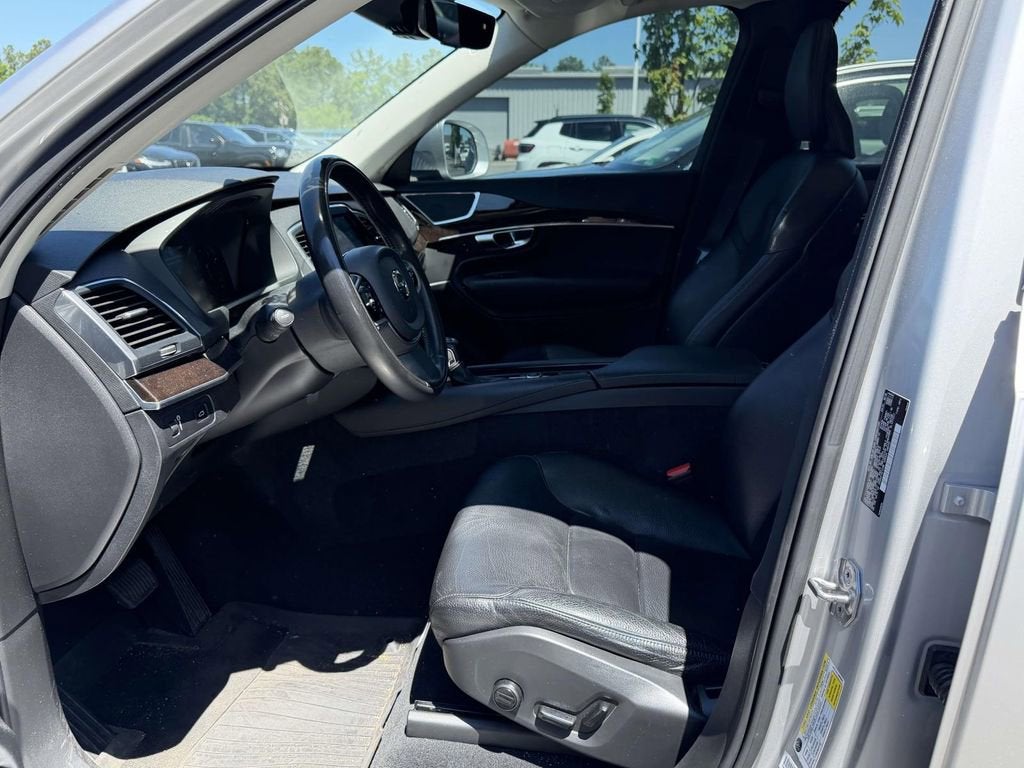 2019 Volvo XC90 T6 Momentum