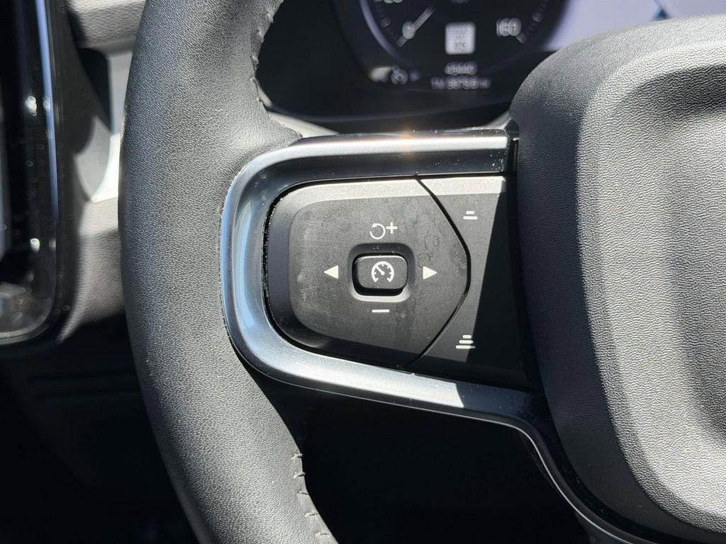 2021 Volvo XC40 Momentum