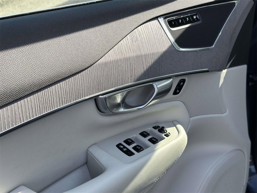 2024 Volvo XC90 Recharge Plug-In Hybrid T8 Plus Bright Theme 7 Passenger