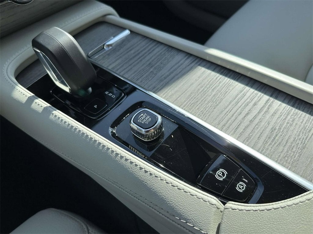 2024 Volvo XC90 Recharge Plug-In Hybrid T8 Plus Bright Theme 7 Passenger