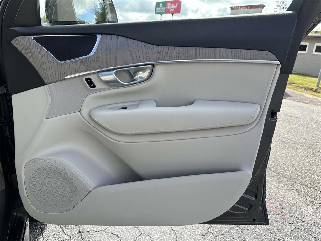 2024 Volvo XC90 Recharge Plug-In Hybrid Plus Bright Theme