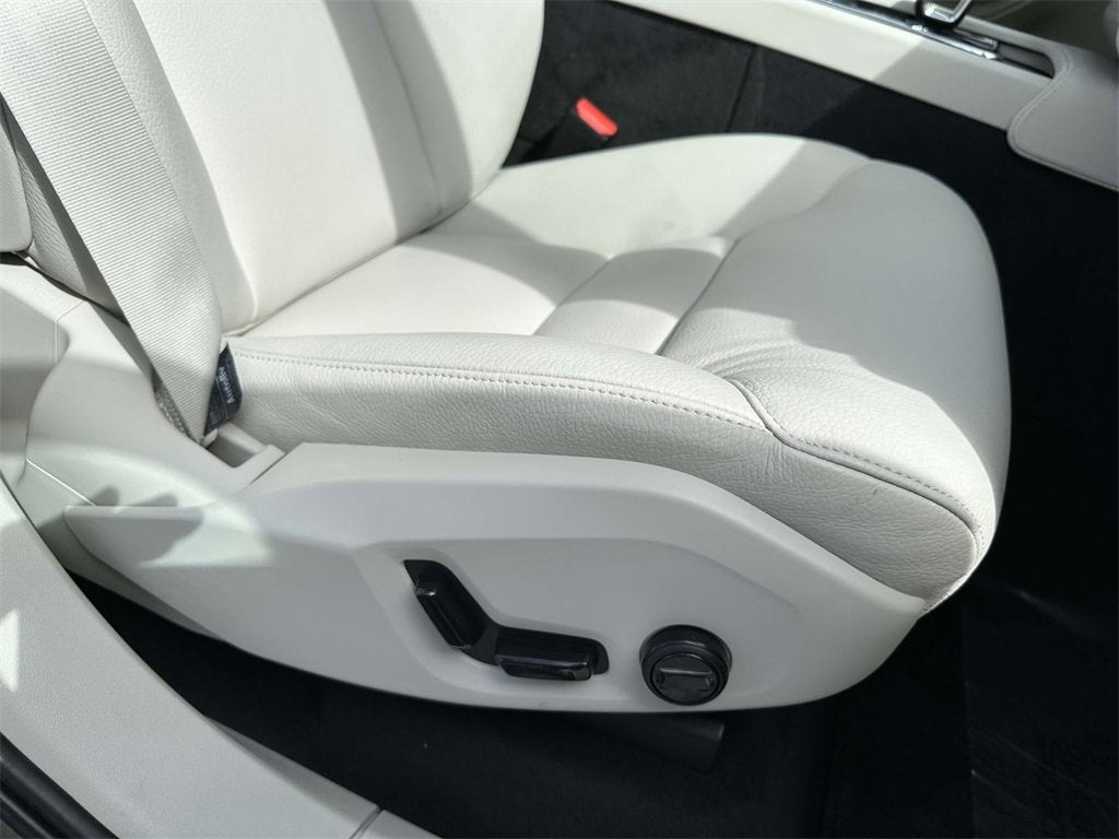 2024 Volvo XC90 Recharge Plug-In Hybrid Plus Bright Theme