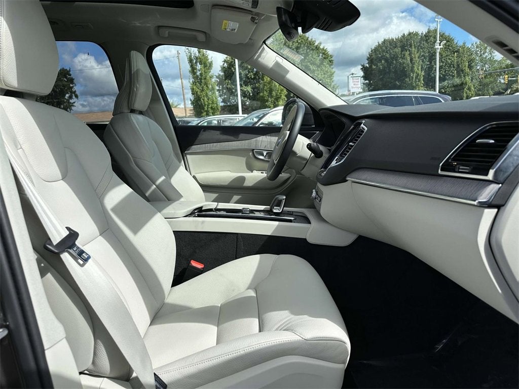 2024 Volvo XC90 Recharge Plug-In Hybrid Plus Bright Theme