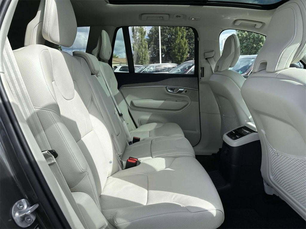 2024 Volvo XC90 Recharge Plug-In Hybrid Plus Bright Theme