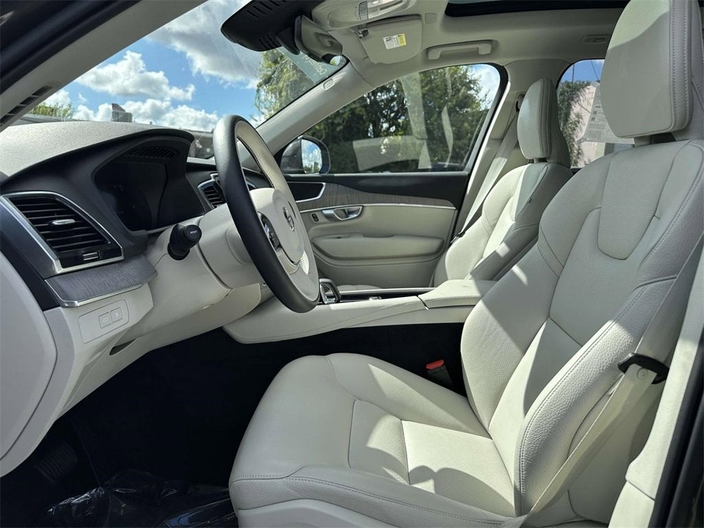 2024 Volvo XC90 Recharge Plug-In Hybrid Plus Bright Theme