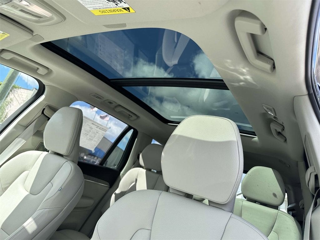 2024 Volvo XC90 Recharge Plug-In Hybrid Plus Bright Theme