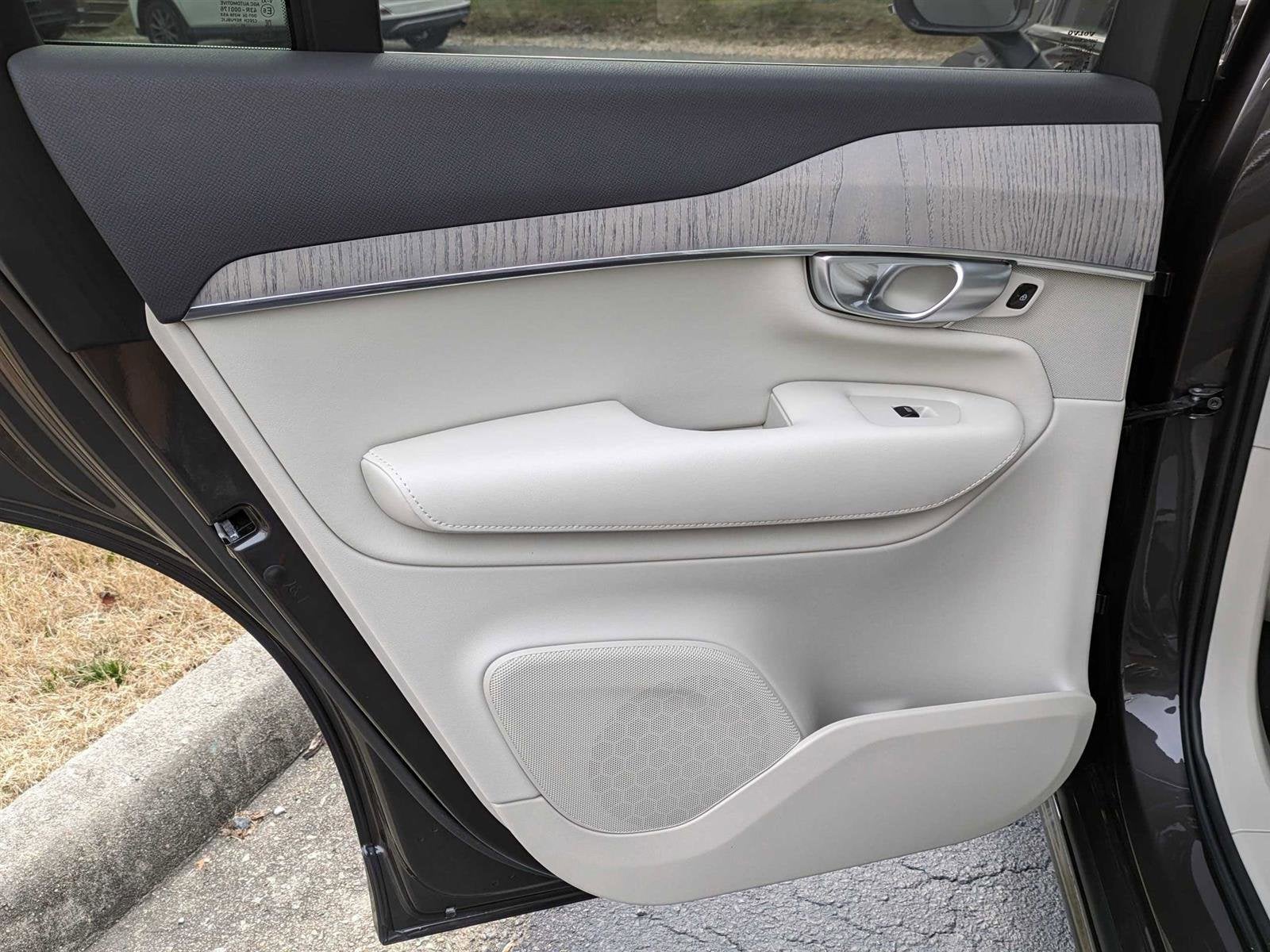 2024 Volvo XC90 Recharge Plug-In Hybrid Plus Bright Theme