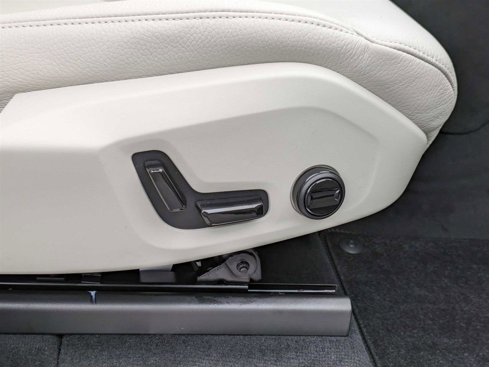 2024 Volvo XC90 Recharge Plug-In Hybrid Plus Bright Theme