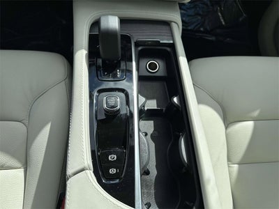 2024 Volvo XC90 Recharge Plug-In Hybrid Plus Bright Theme