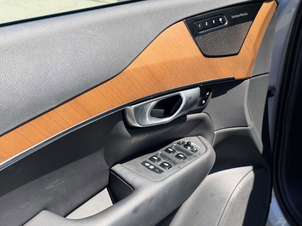 2024 Volvo XC90 Recharge Plug-In Hybrid T8 Plus Bright Theme 7 Passenger