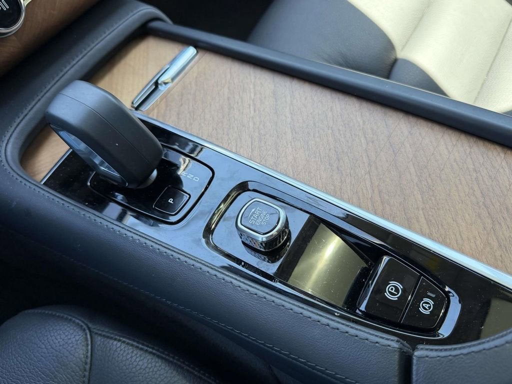 2024 Volvo XC90 Recharge Plug-In Hybrid T8 Plus Bright Theme 7 Passenger