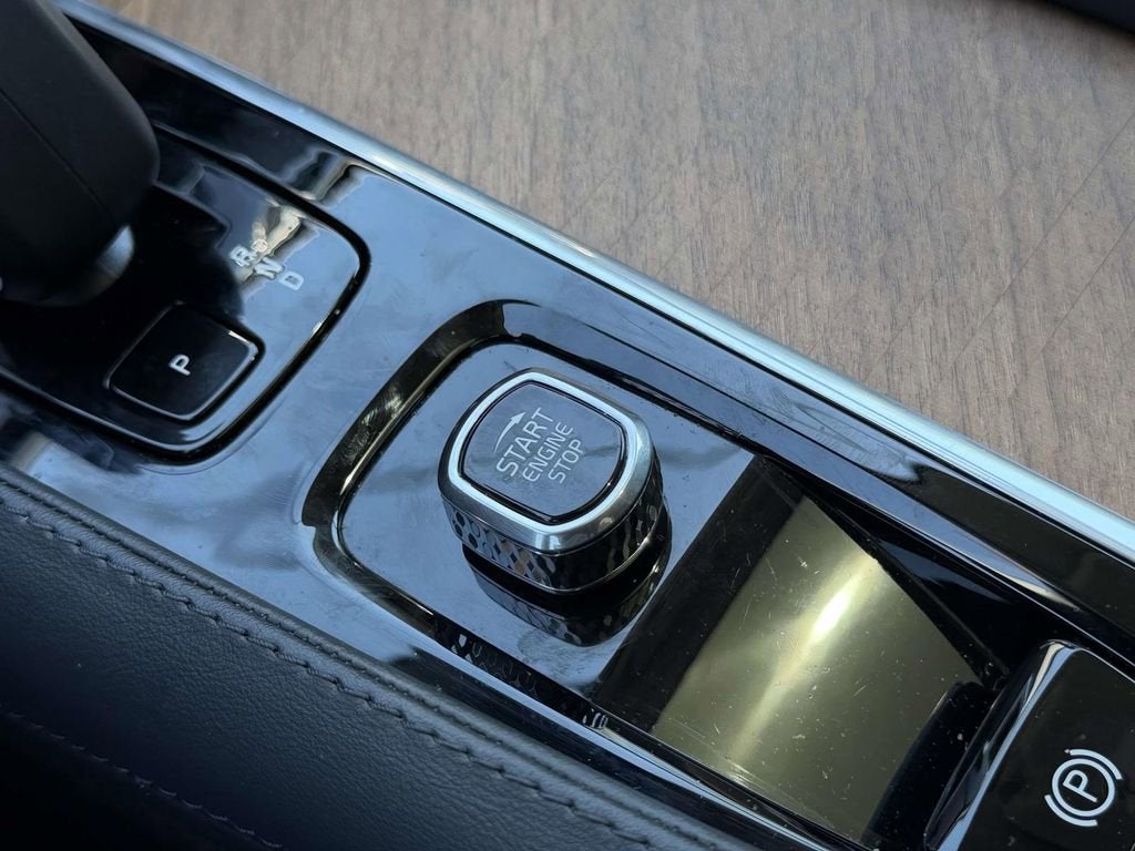 2024 Volvo XC90 Recharge Plug-In Hybrid T8 Plus Bright Theme 7 Passenger