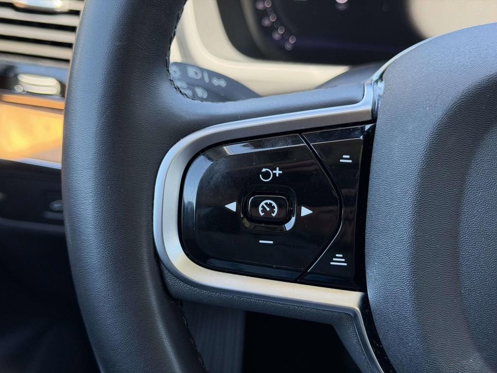 2024 Volvo XC90 Recharge Plug-In Hybrid T8 Plus Bright Theme 7 Passenger