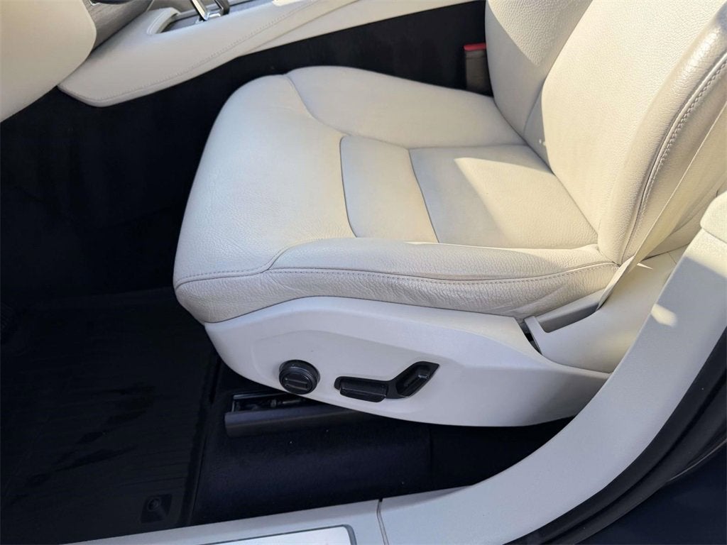 2023 Volvo XC90 Recharge Plug-In Hybrid T8 Plus Bright Theme 7 Passenger