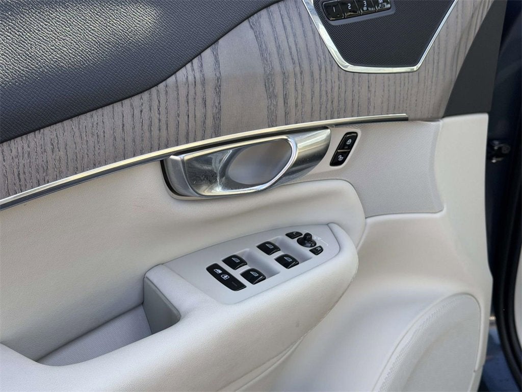 2023 Volvo XC90 Recharge Plug-In Hybrid T8 Plus Bright Theme 7 Passenger