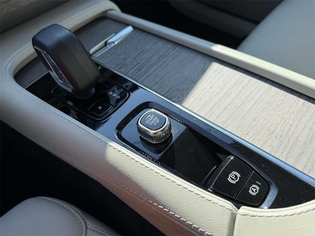 2023 Volvo XC90 Recharge Plug-In Hybrid T8 Plus Bright Theme 7 Passenger