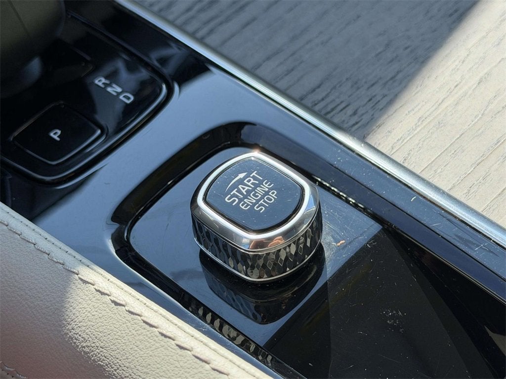 2023 Volvo XC90 Recharge Plug-In Hybrid T8 Plus Bright Theme 7 Passenger