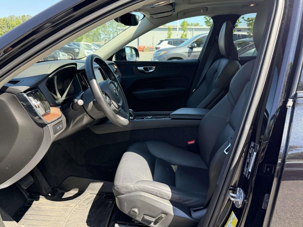 2024 Volvo XC60 Recharge Plug-In Hybrid T8 Plus Dark Theme