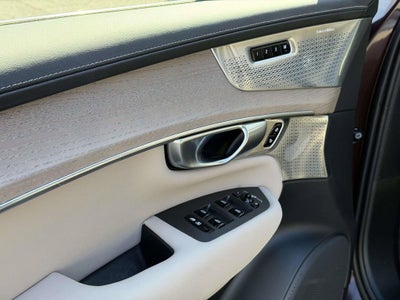 2025 Volvo XC90 Plug-In Hybrid T8 Ultra