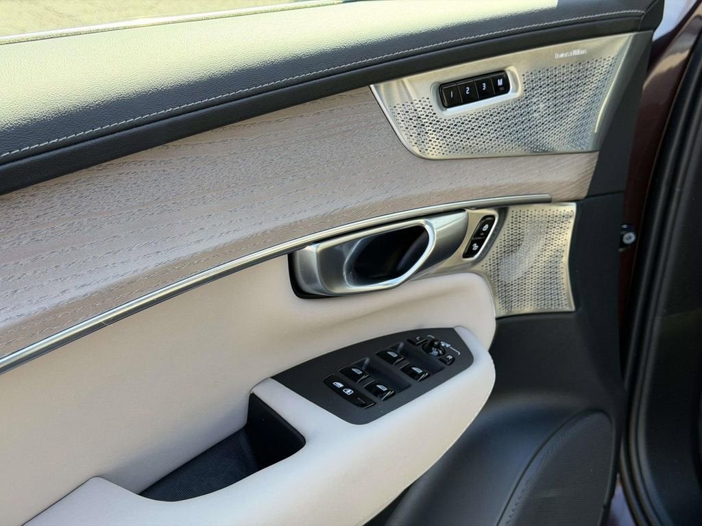 2025 Volvo XC90 Plug-In Hybrid T8 Ultra