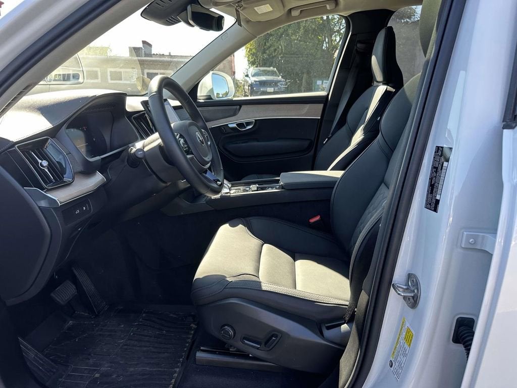 2025 Volvo XC90 Plug-In Hybrid Plus