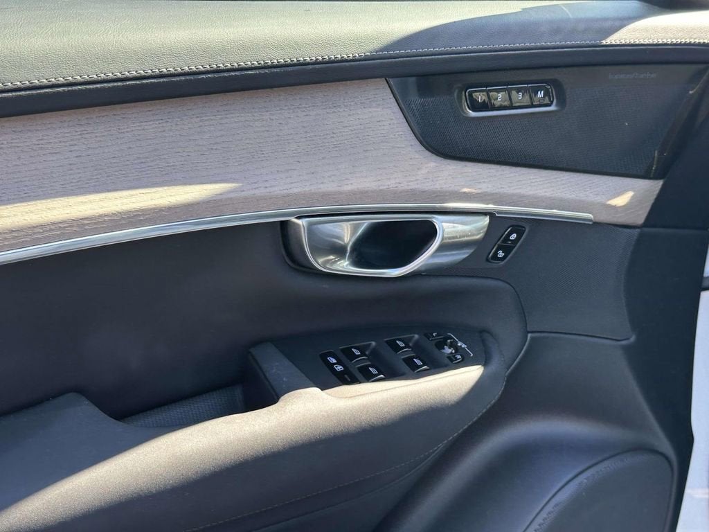 2025 Volvo XC90 Plug-In Hybrid Plus