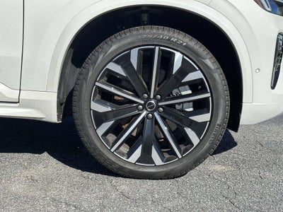 2025 Volvo XC90 Plug-In Hybrid Plus