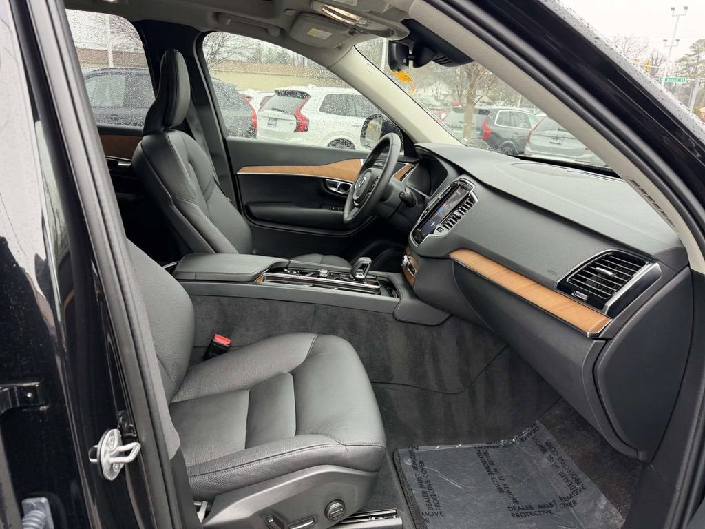 2025 Volvo XC90 Plug-In Hybrid T8 Plus