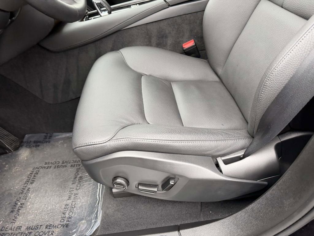 2025 Volvo XC90 Plug-In Hybrid T8 Plus