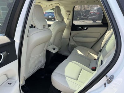 2023 Volvo XC60 B5 Plus Bright Theme