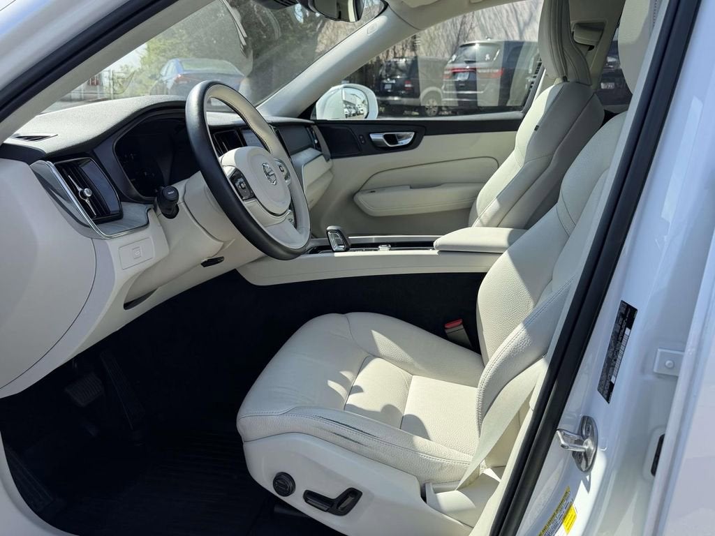 2023 Volvo XC60 B5 Plus Bright Theme