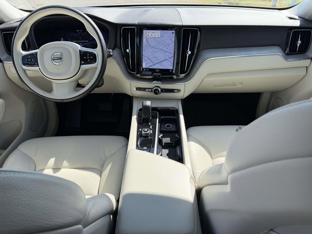 2023 Volvo XC60 B5 Plus Bright Theme