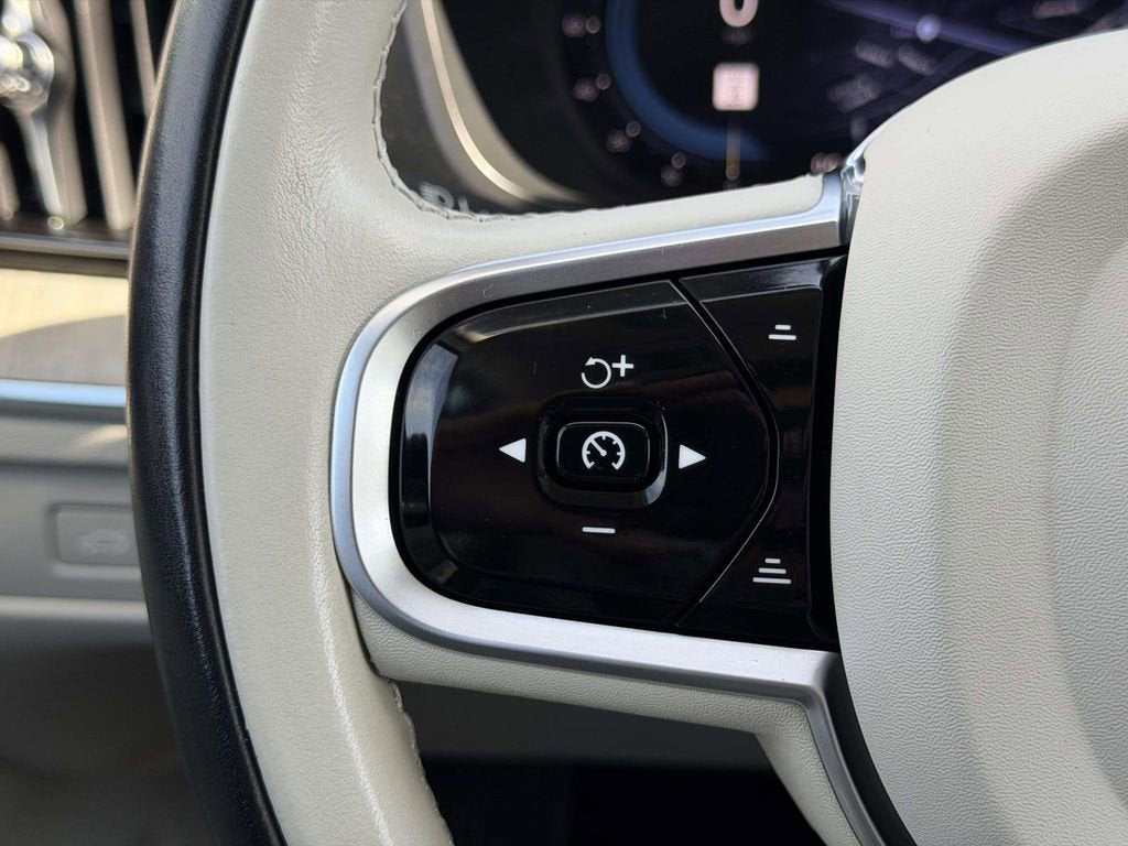 2023 Volvo XC60 B5 Plus Bright Theme