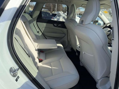 2022 Volvo XC60 B5 Momentum