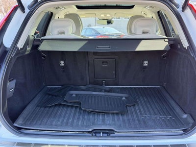 2022 Volvo XC60 B5 Momentum