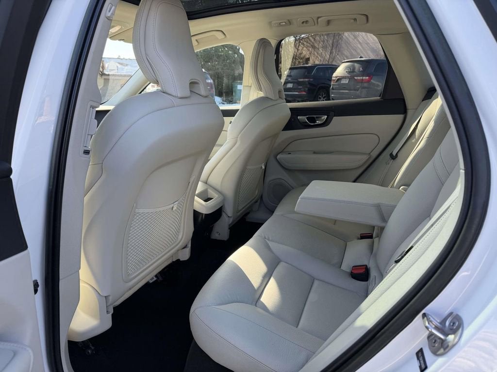 2022 Volvo XC60 B5 Momentum