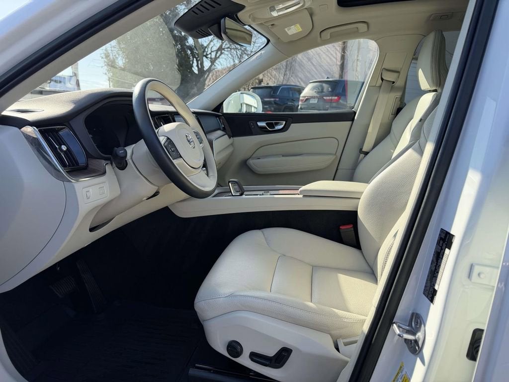 2022 Volvo XC60 B5 Momentum