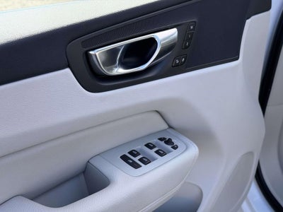 2022 Volvo XC60 B5 Momentum
