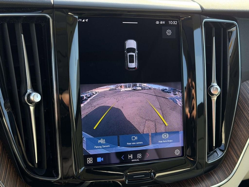 2022 Volvo XC60 B5 Momentum