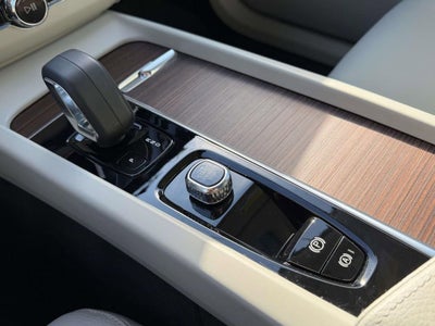 2022 Volvo XC60 B5 Momentum